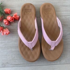 Reef women’s Flip Flops Size 8 lavender/ pinkish color